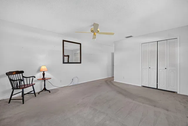 Unit B photo 18