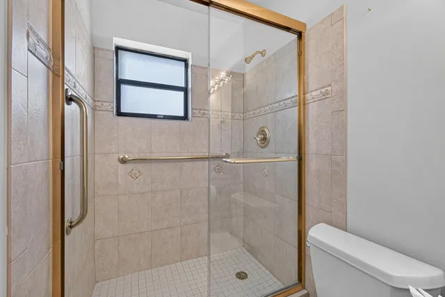 Unit B photo 24
