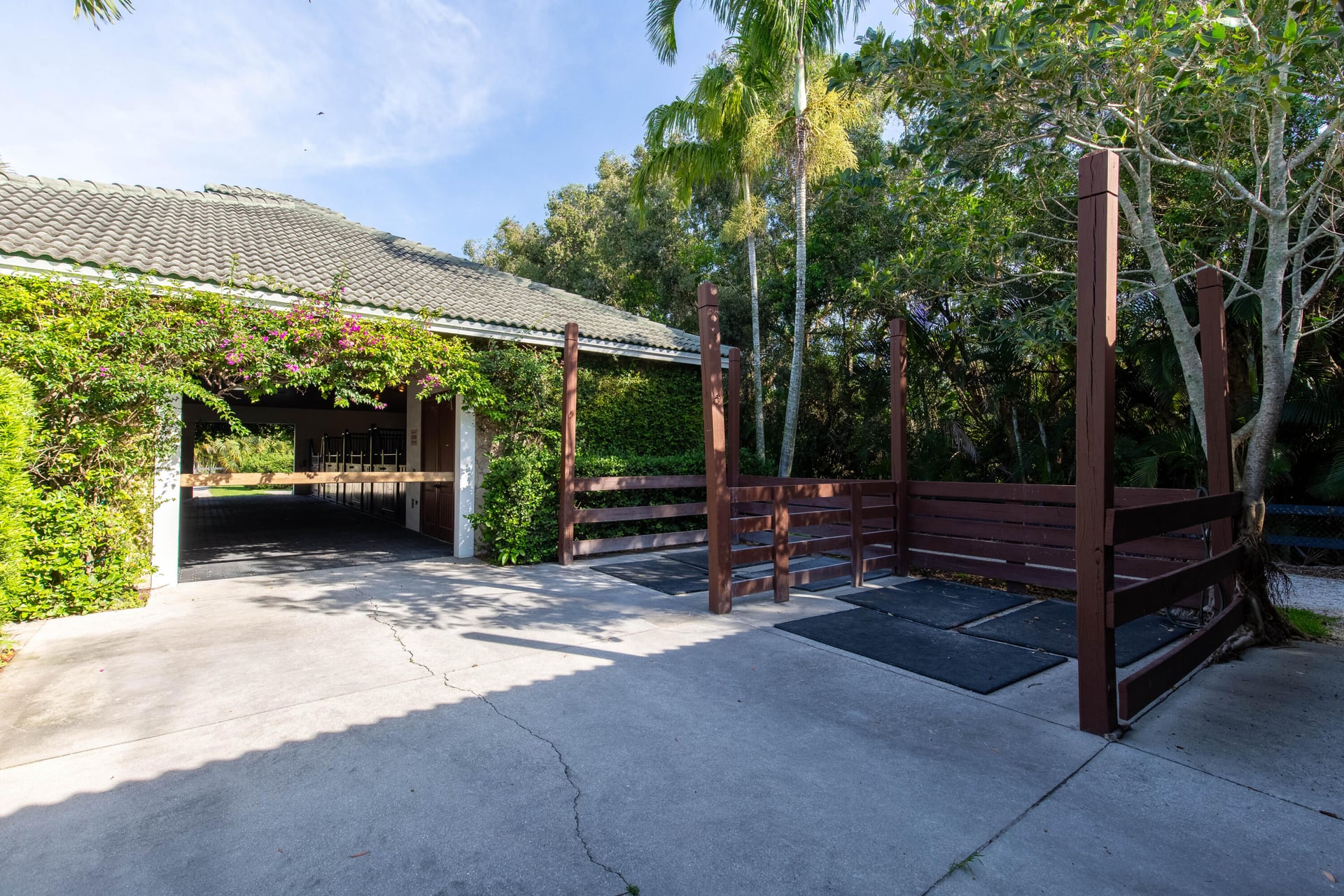 Saddle Trail Park Residence photo 9