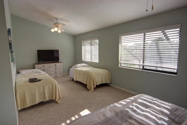  Unit B-4 photo 16