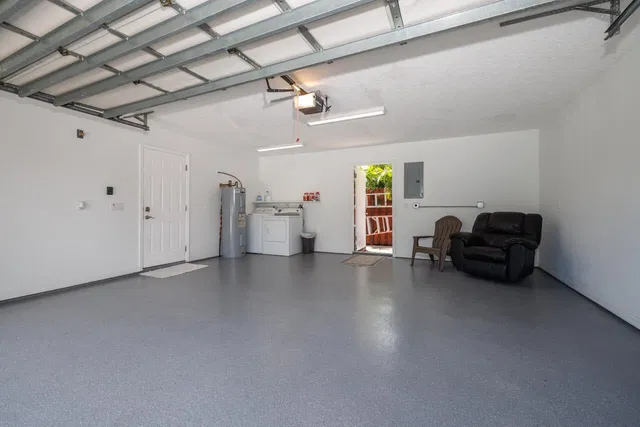 Residence photo 32