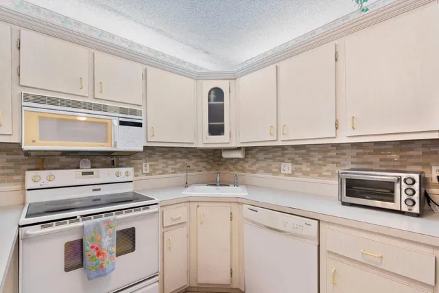 Unit B-1 photo 11