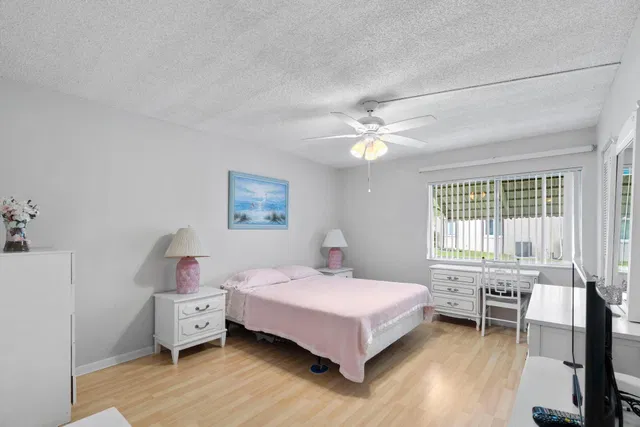 Unit B-1 photo 14
