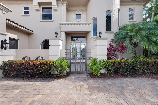 Residence photo 3