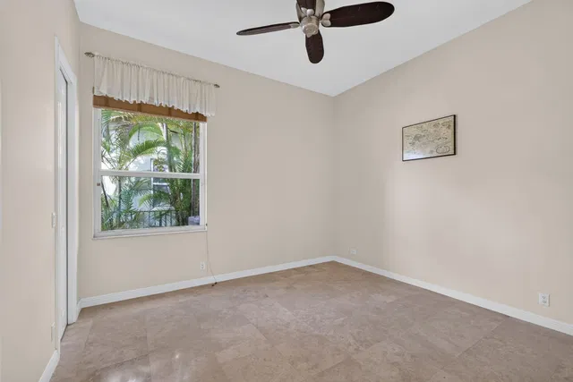 Residence photo 32