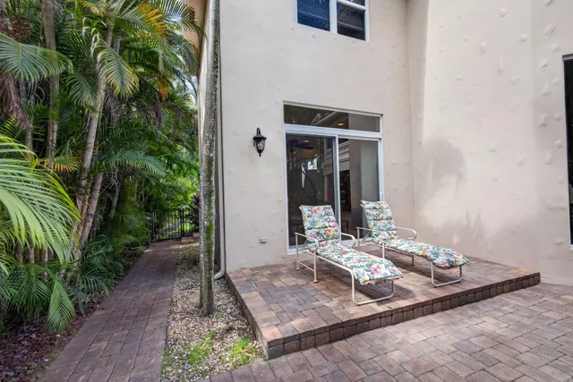 Residence photo 64