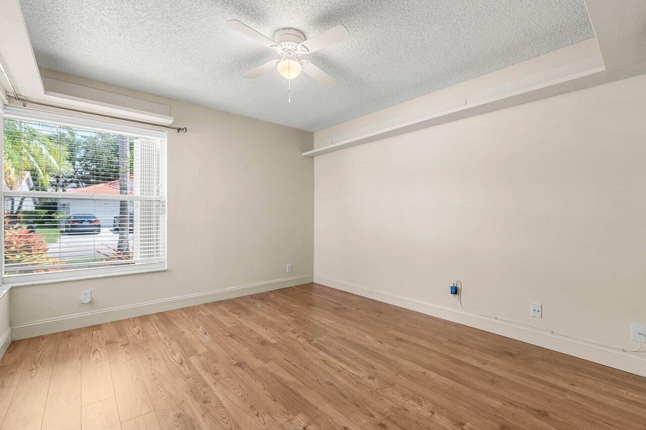 Residence photo 26