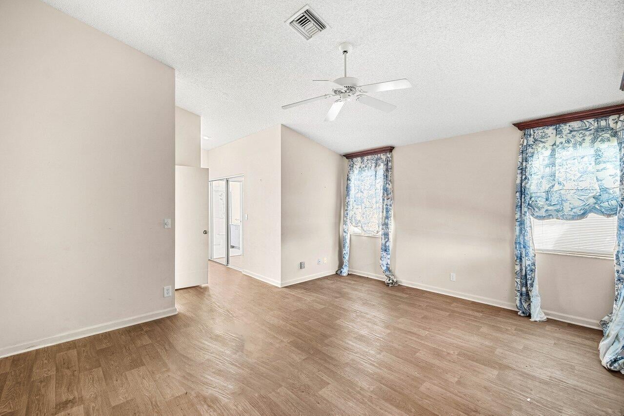 Residence photo 32