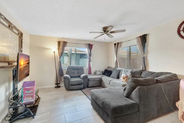 Residence photo 11