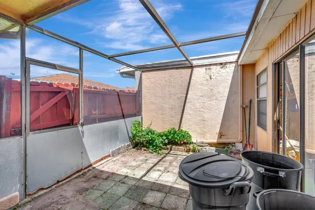 Residence photo 33