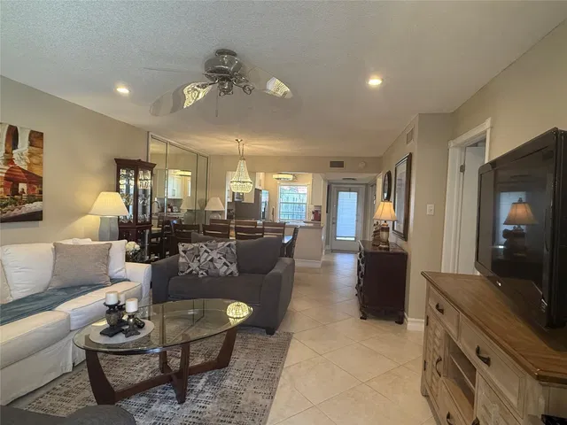 Unit 207 photo 3