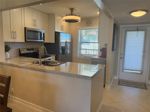 Unit 207 photo 5