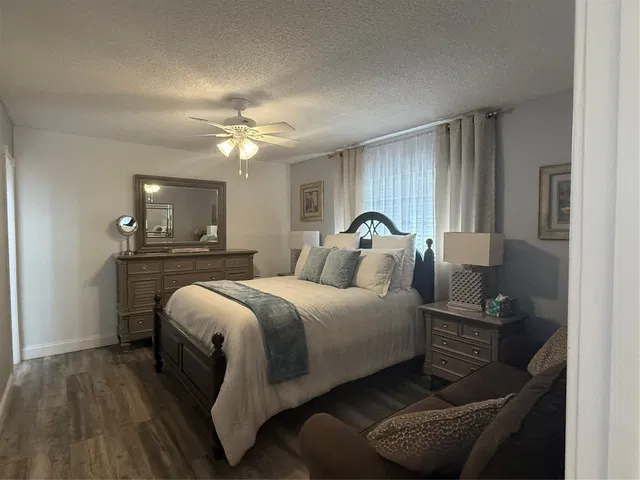 Unit 207 photo 12
