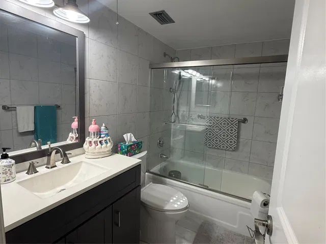 Unit 207 photo 15