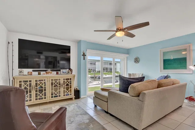  Unit 133 photo 24
