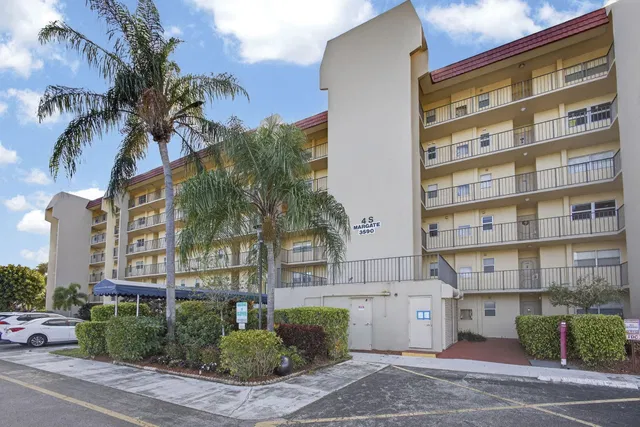 Via Poinciana Lake Worth Unit 202 photo 2
