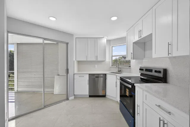Via Poinciana Lake Worth Unit 202 photo 26