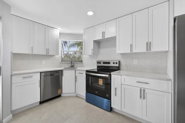 Via Poinciana Lake Worth Unit 202 photo 28