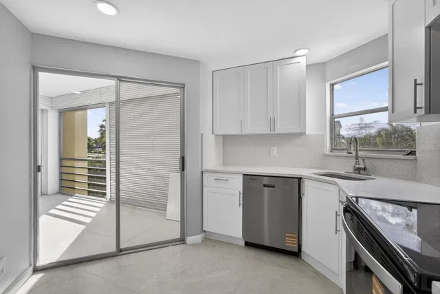 Via Poinciana Lake Worth Unit 202 photo 31