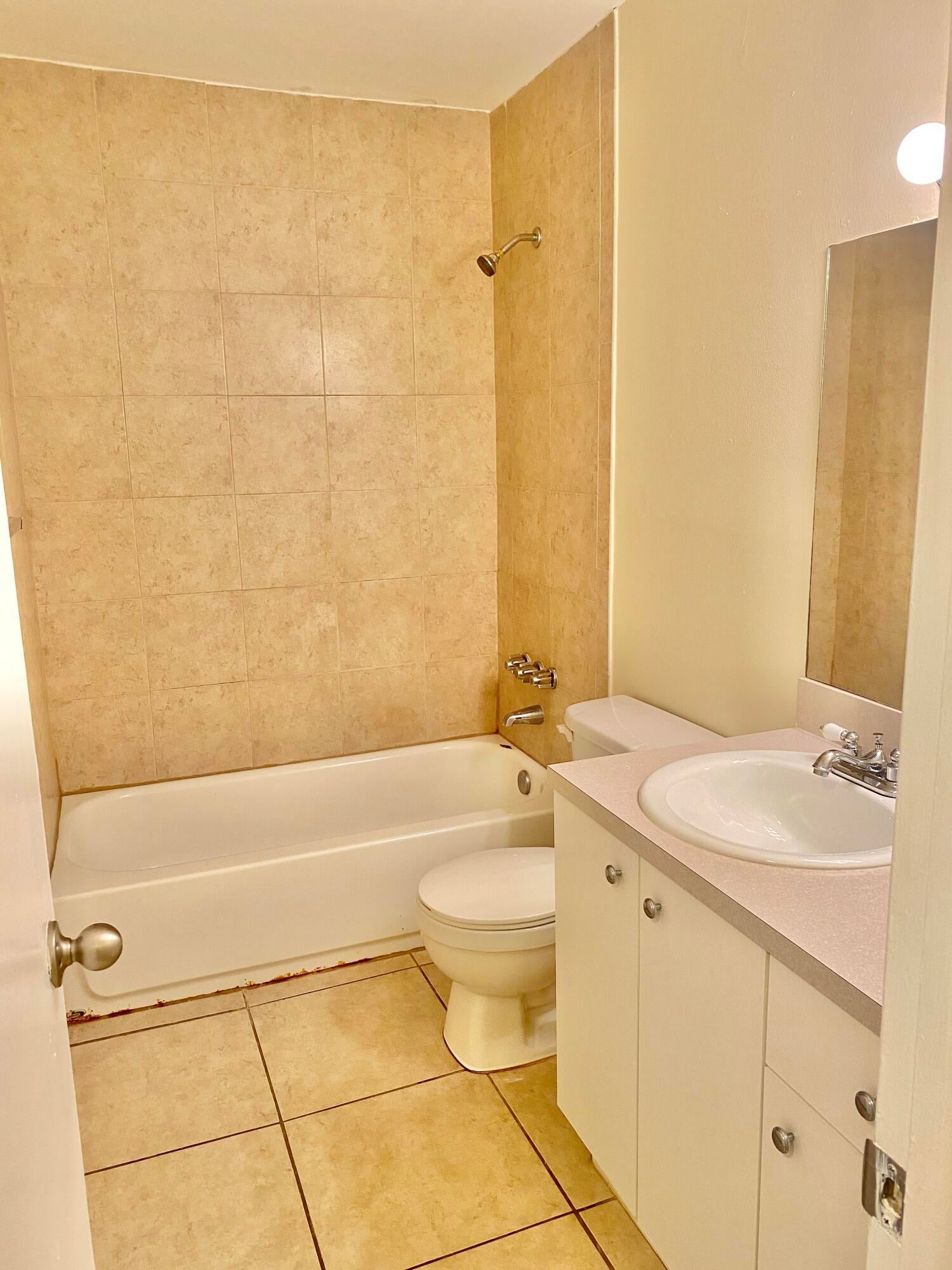 Unit 208 photo 14