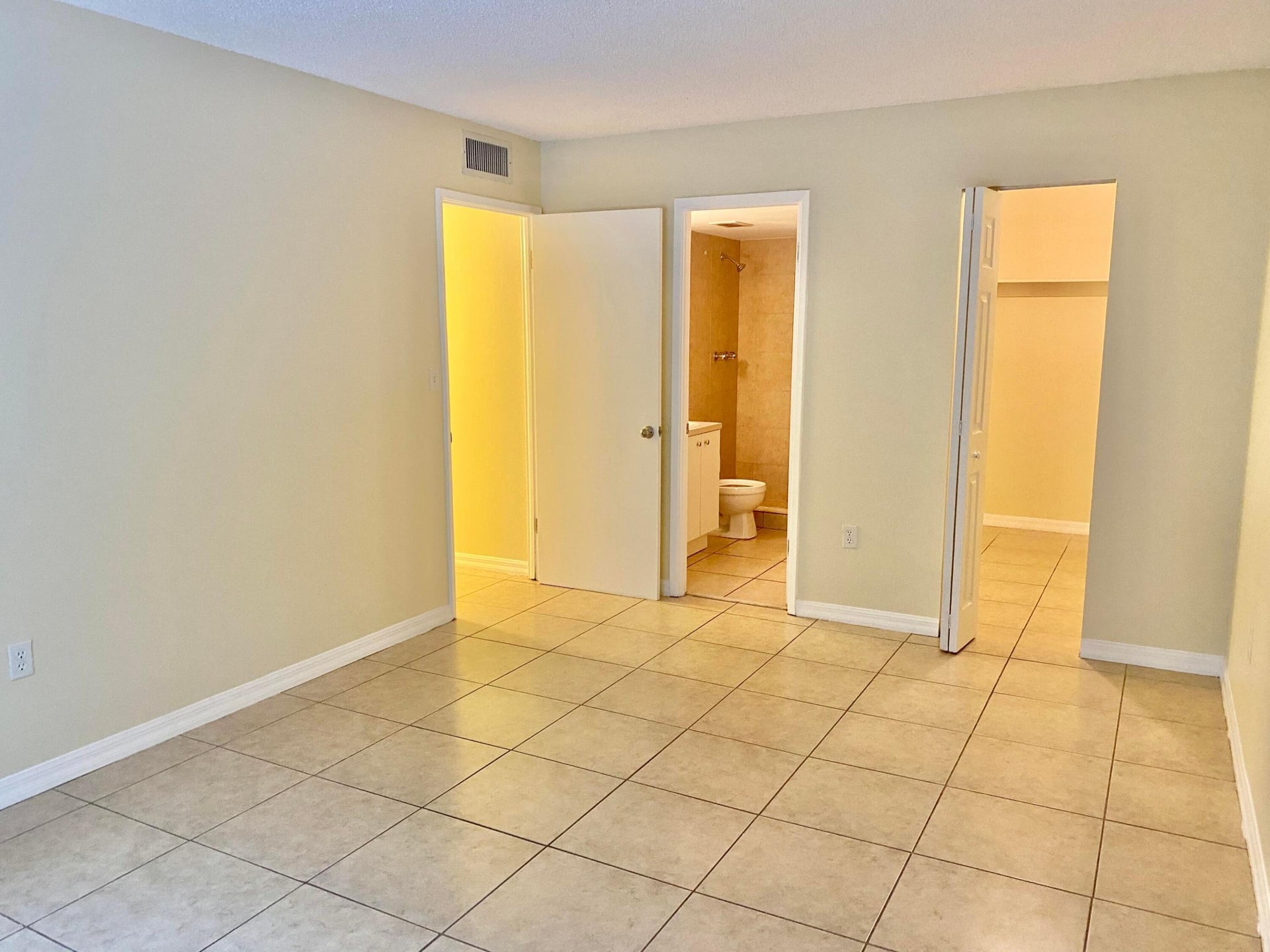 Unit 208 photo 17