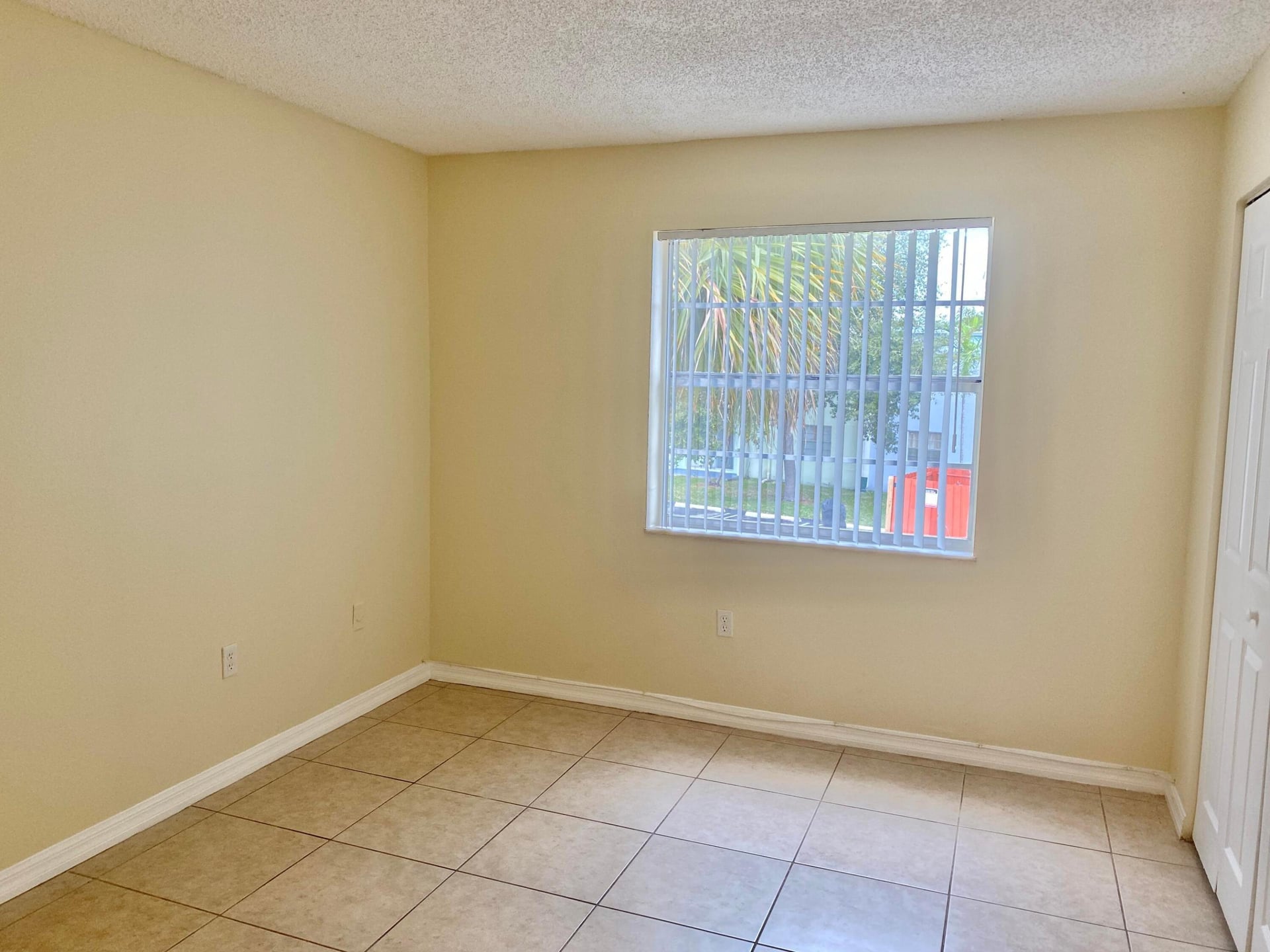 Unit 208 photo 18