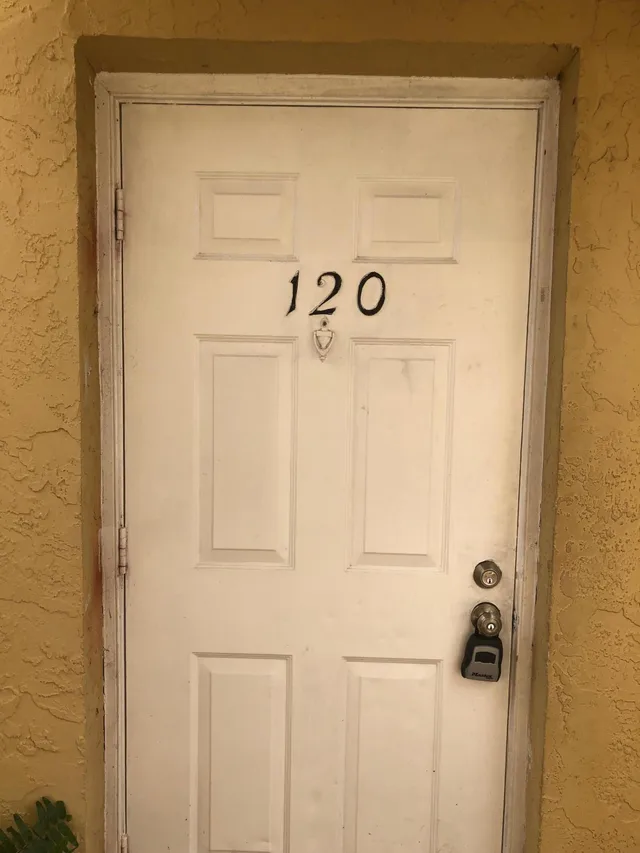  Unit 120 photo 5
