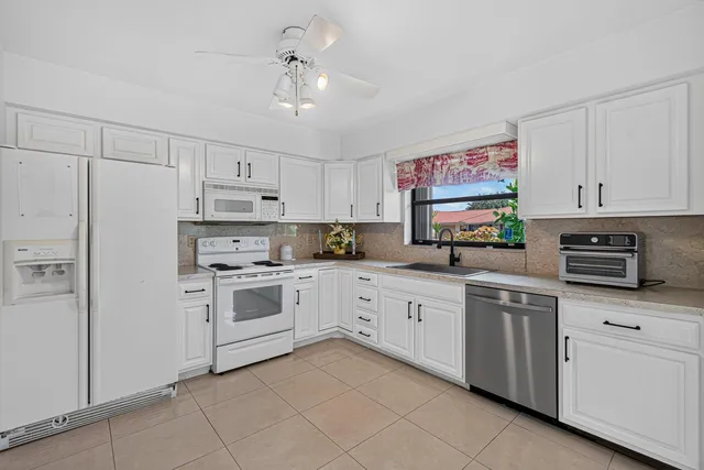  Residence photo 4