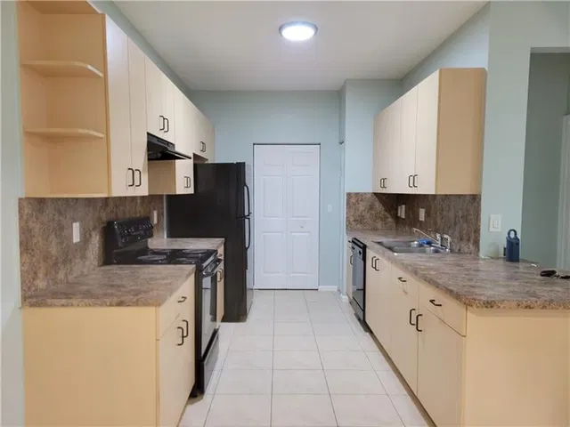 Unit 117 photo 3
