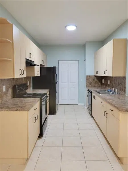 Unit 117 photo 6