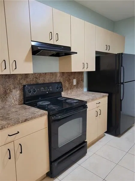 Unit 117 photo 11