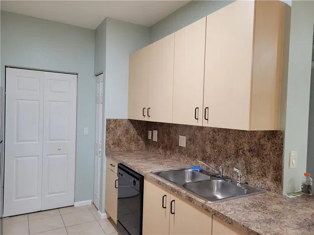 Unit 117 photo 12