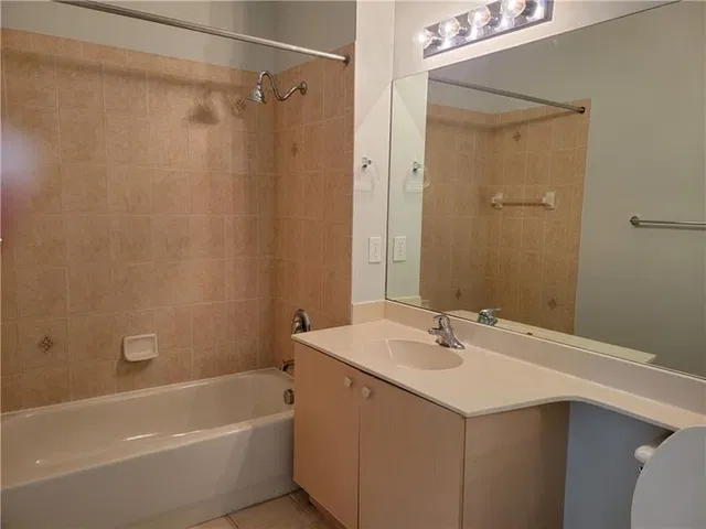 Unit 117 photo 20