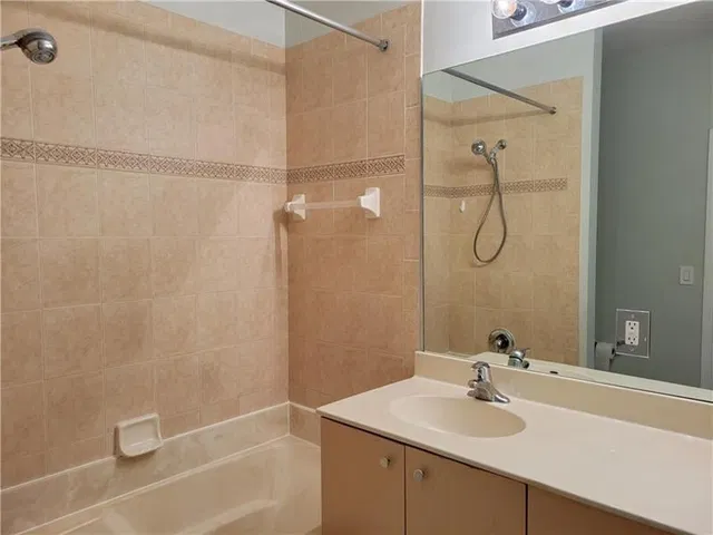 Unit 117 photo 22