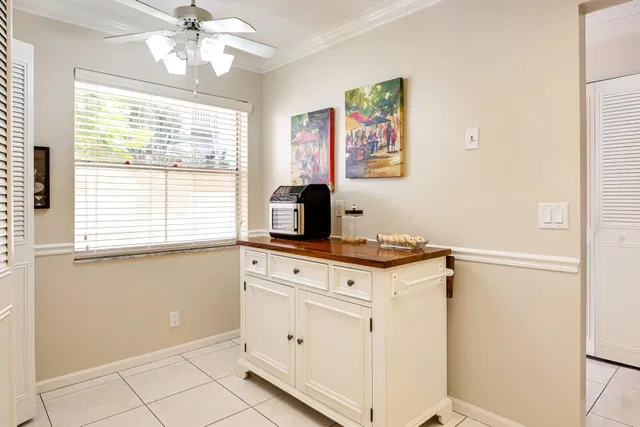 Unit 1030 photo 18