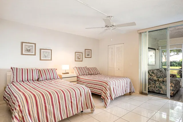 Unit 1030 photo 24