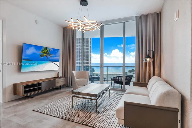 Aurora Sunny Isles Beach 702