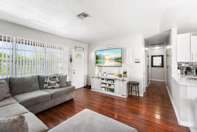 Residence photo 9