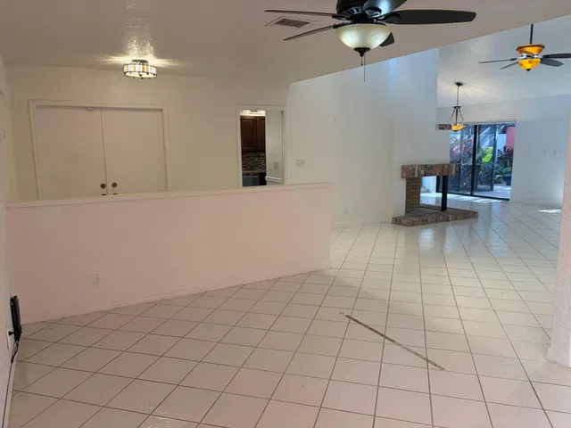 Residence photo 12