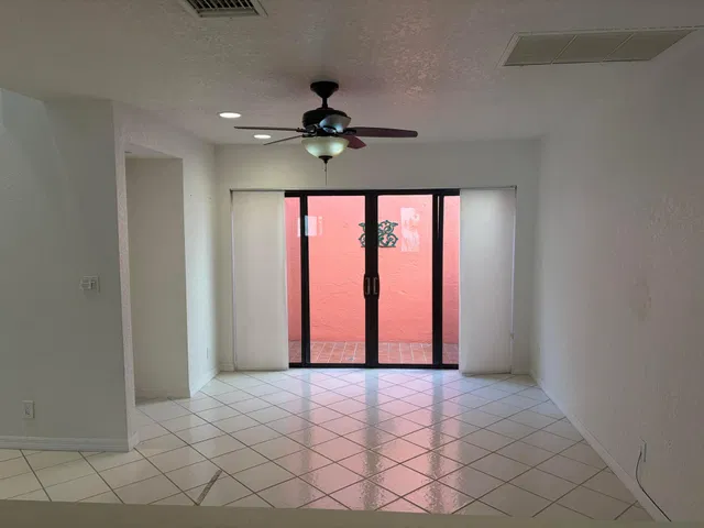 Residence photo 14