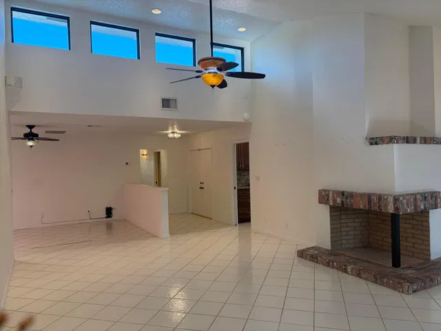 Residence photo 17