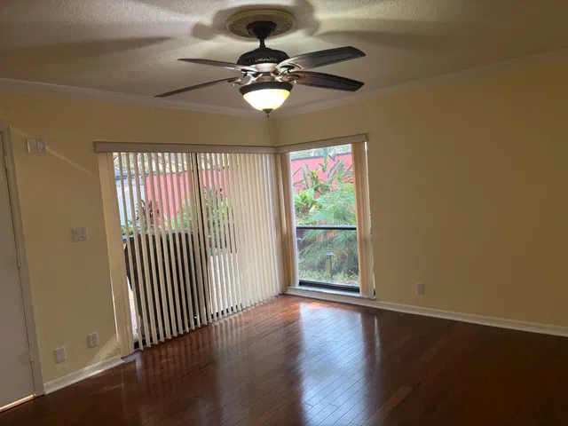 Residence photo 24