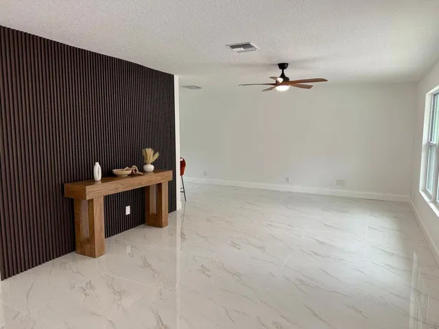 Residence photo 2