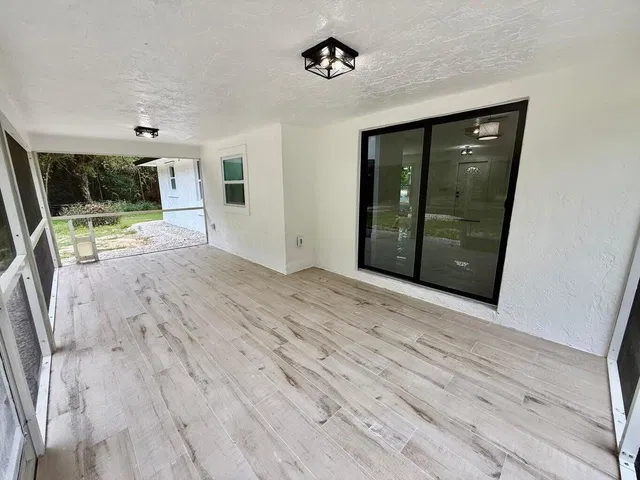 Residence photo 12