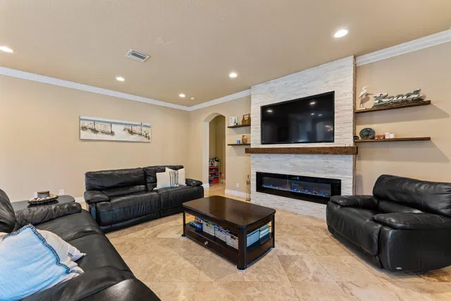 Residence photo 17