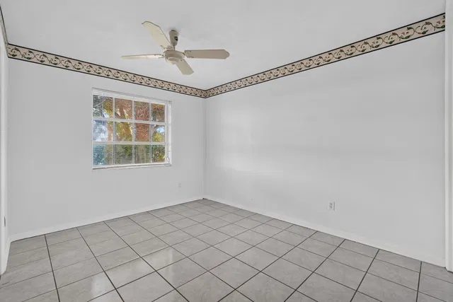 Residence photo 12