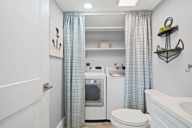 Unit 1018 photo 8