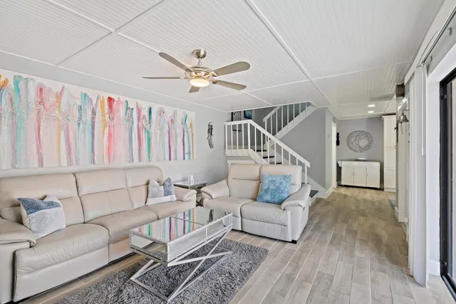 Unit 1018 photo 10