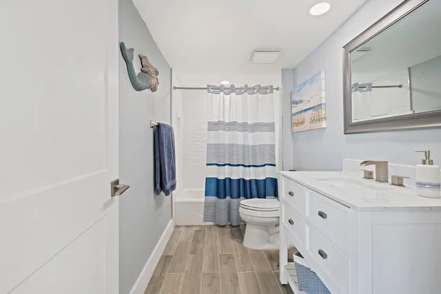 Unit 1018 photo 18