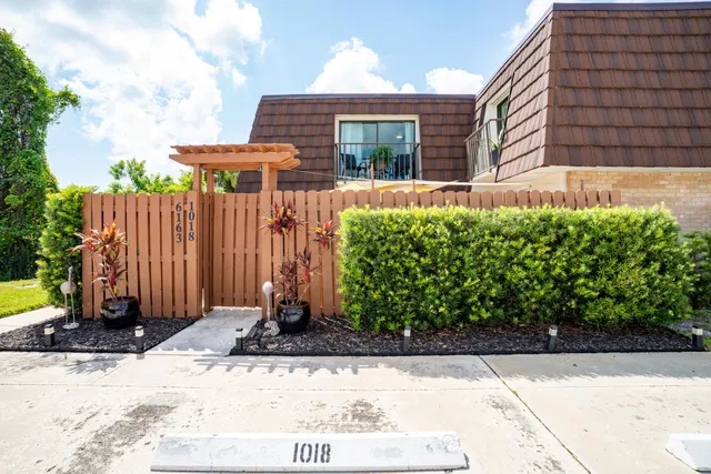 Unit 1018 photo 25